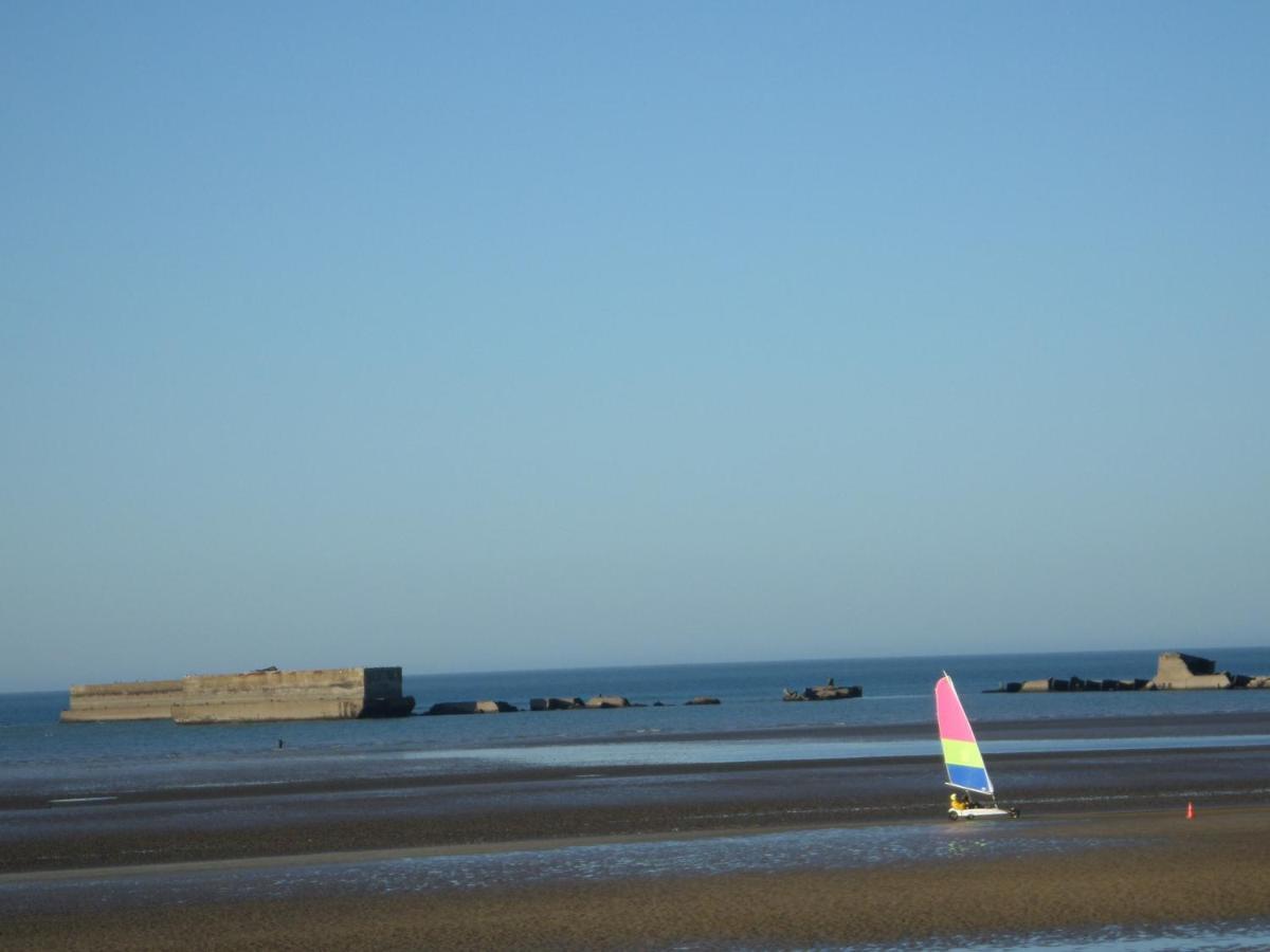 Gites "Plage" Ou "Pieds Dans L'Eau" En Front De Mer A Asnelles , 3Km D'Arromanches, 10Km De Bayeux Exterior foto